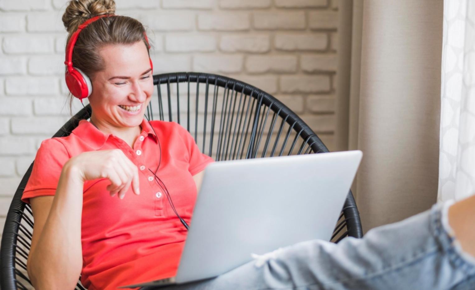 Professionelles Team bei der Arbeit an Finanzlösungen